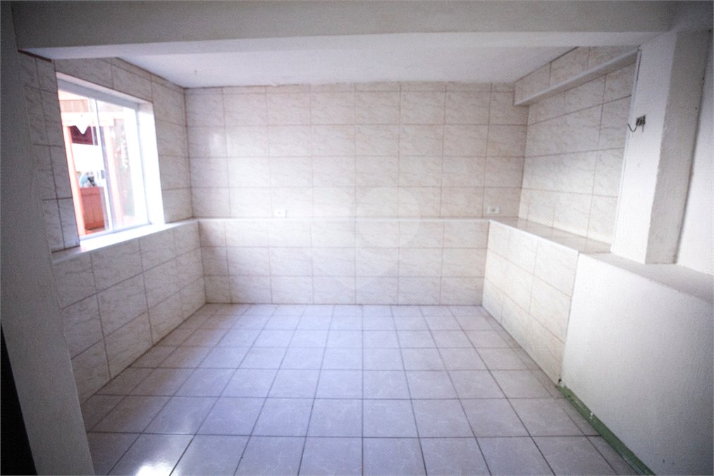 Casa com 4 Dormitórios e área de lazer com piscina