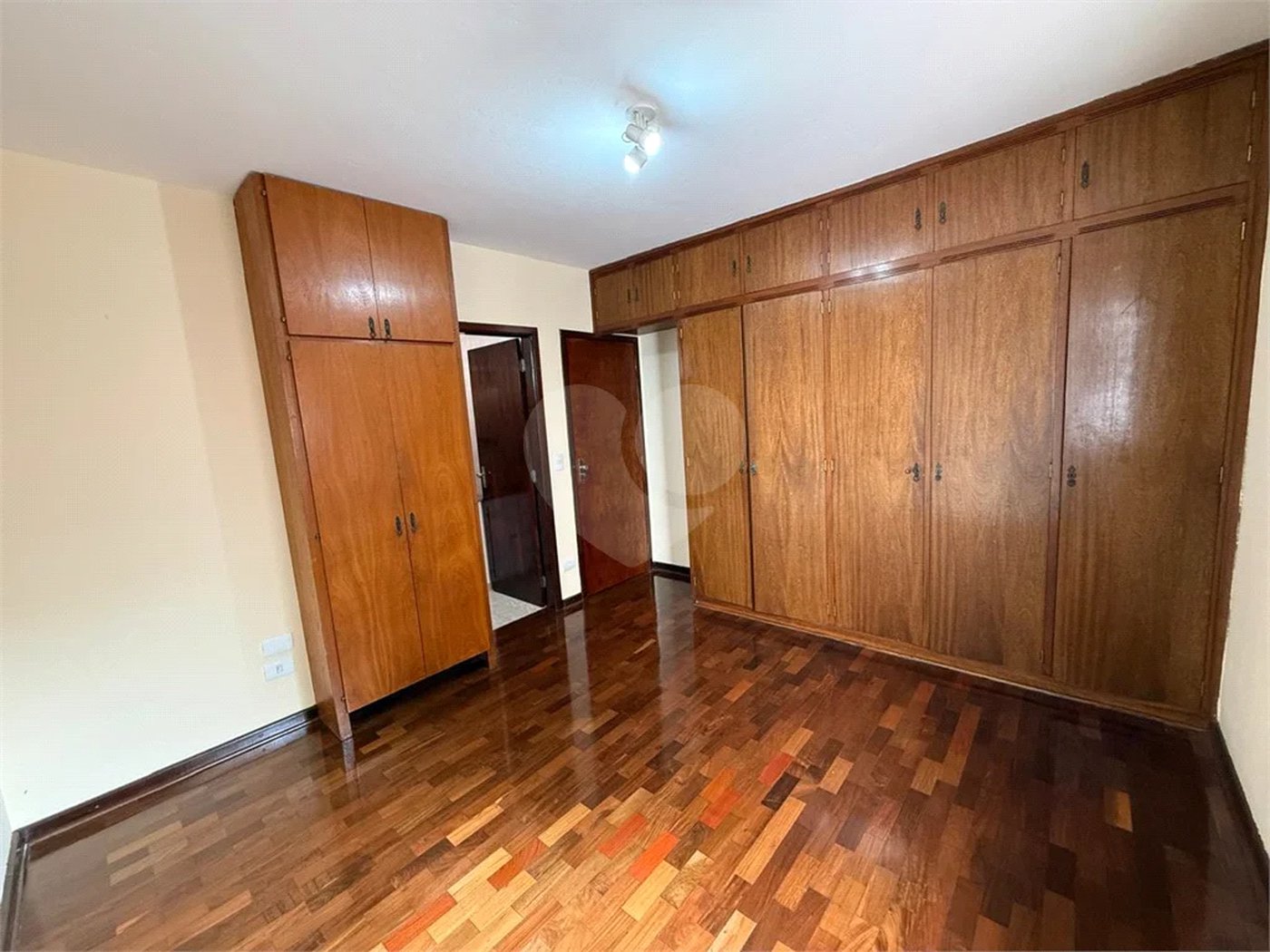 Excelente Casa de Esquina na Vila Monteiro – Oportunidade para Moradia ou Comércio
