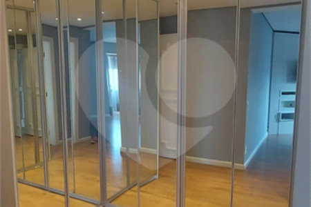 Apartamento à venda no Campo Belo de 245m² com 3 suítes e 3 vagas