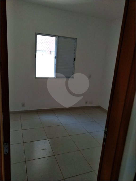 Apartamento no Condomínio London Park .
