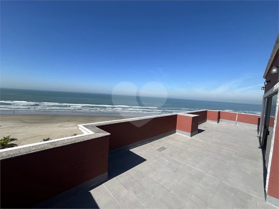 Cobertura de 300 m² com vista panorâmica para o mar