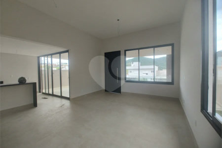 Casa exclusiva em Atibaia de alto padrão com 3 suítes, piscina, espaço gourmet, condomínio fechado, aceita financiamento