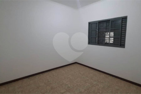 Casa térrea para venda, com 3 dormitórios, sendo 1 suíte.