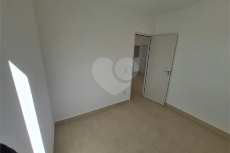 Indaiatuba - Sp - Vila Vic Florença - R$ 290.000,00 - Apartamento de 48m²,, no andar de cima, dois quartos, um banheiro, cozinha e sala, uma vaga de garagem. Condomínio fechado. Apartamento está do jeito que foi entregue . Area de lazer no condominio - Área do condomínio: Churrasqueira