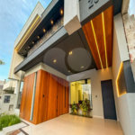 Indaiatuba - Condominio Sapezal - R$ 2.400.000,00 - Área Total 360,00 m² - Área Construída 213,32 m² - TÉRREA - 03 suítes sendo a master com closet; - Escritório; Lavabo; Cozinha com cooktop e planejados; Gourmet com churrasqueira; Ambientes preparados para ar condicionado; Piscina com cascata,