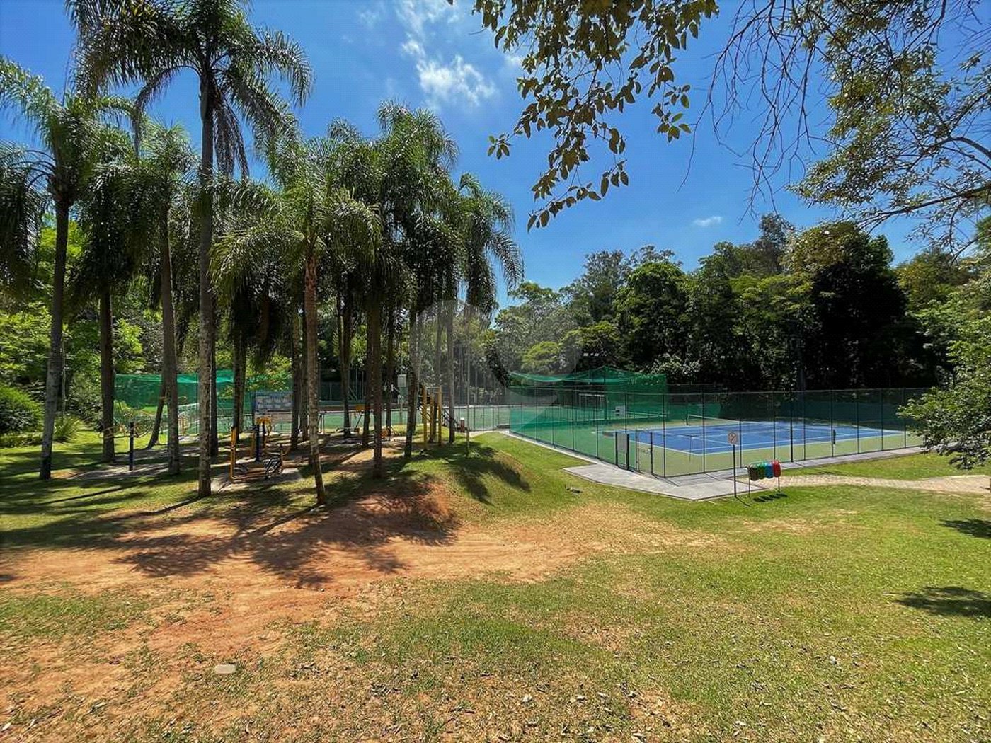 Casa de Alto Padrão à Venda e Locação - Condomínio Vila Verde