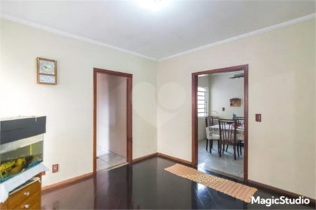 Casa com 275m², 3 quartos, 2 suítes, 8 garagens, à venda em Santo André