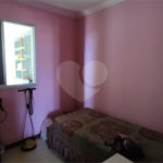 Vende-se apartamento de dois dormitórios no Edifício Marseille, no Centro de Piracicaba;