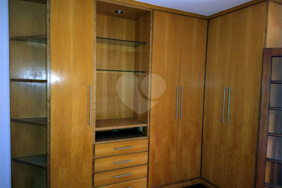 SOBRADO DE 426,0 M² COM 04 SUITES, SALÃO DE FESTAS, 06 VAGAS,06 BANHEIROS E PISCINA PARA LOCAÇÃO OU VENDA NO BARRO BRANCO