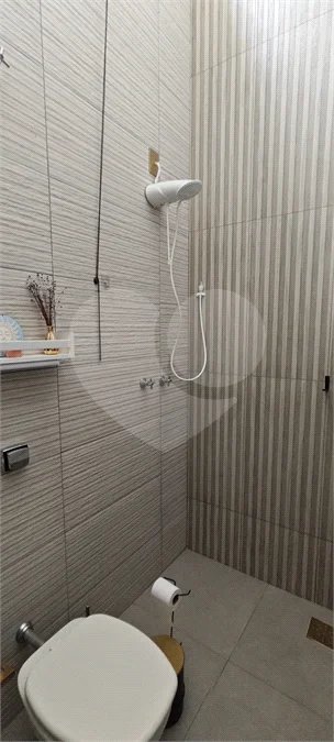 Casa Nova (Apenas 2 Anos) com Suíte: Conforto, Segurança e Localização Privilegiada!