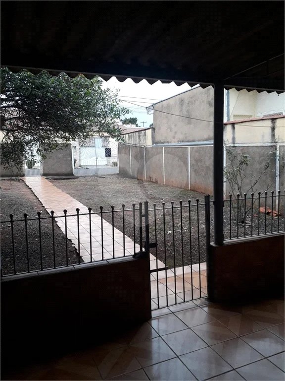 Casa térrea com amplo terreno