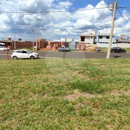 Lote à Venda em São Carlos, no Condomínio Villeneuve I