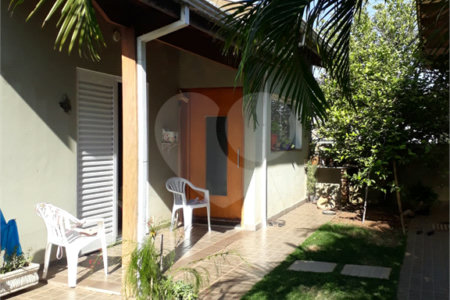 Sobrado à Venda no Condomínio Picollo Villagio com mobilha
