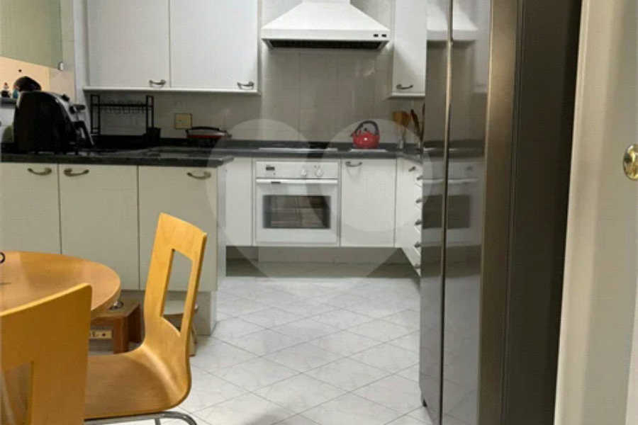 Apartamento Amplo e Mobiliado, 3 Dormitórios, 2 Vagas, Próximo à Paulista