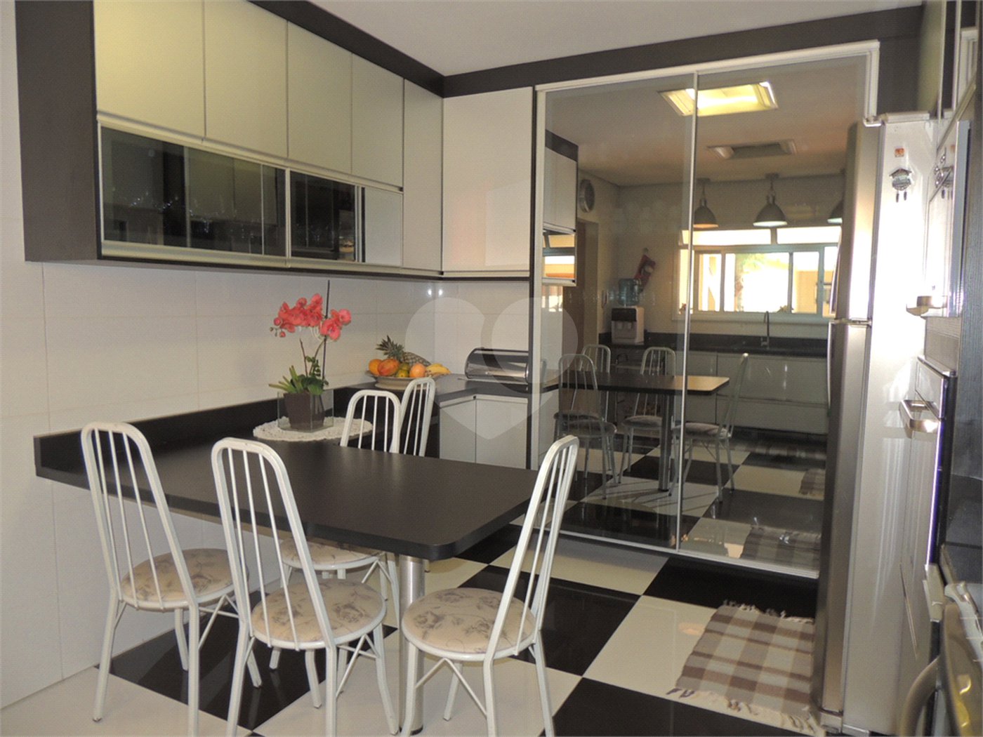 Casa à venda com 4 suítes no condomínio Ville de France, São Paulo - SP
