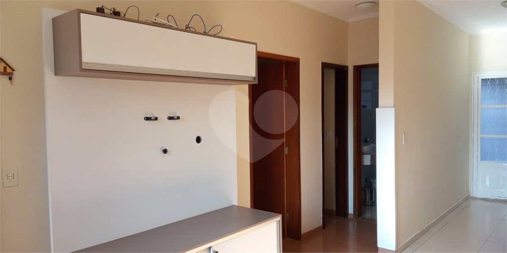 Linda casa em condomínio fechado com 2 Dormitórios.