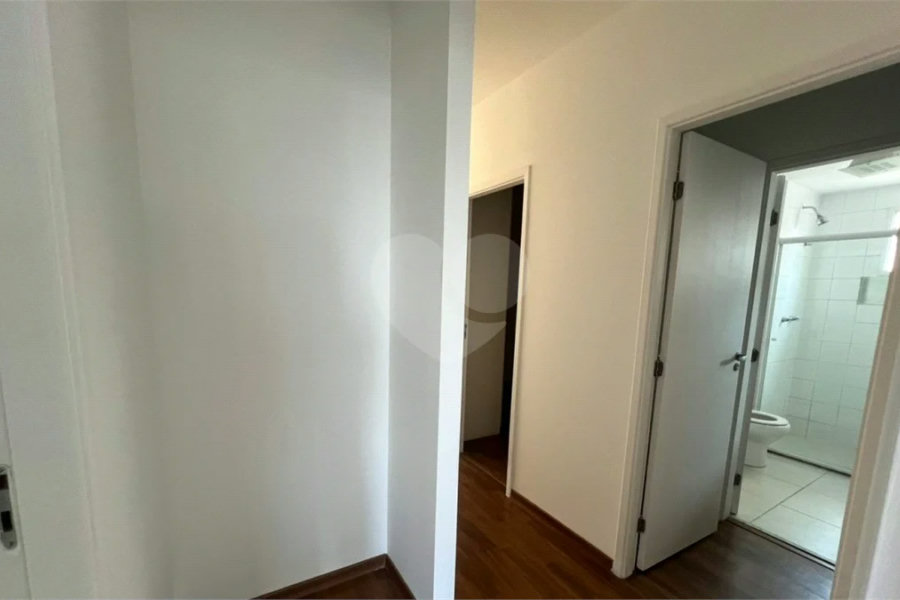 Excelente apartamento de 3 dormitórios, sendo uma Suíte e 2 vagas de garagem.