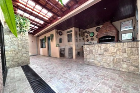Casa à venda com 217 m² com 3 quartos e 6 vagas no Jardim Maria Helena