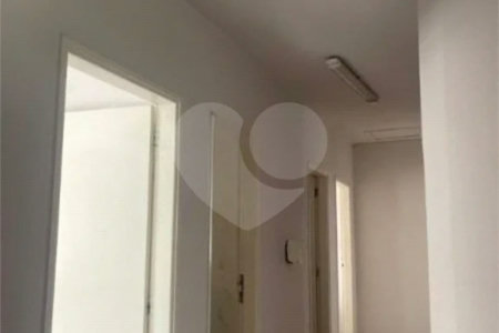 Casa comercial com 300m², 5 quartos, 2 vagas, para locação no Campo Belo!