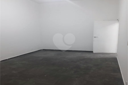 Casa com salão para Venda no Jardim Umarizal.