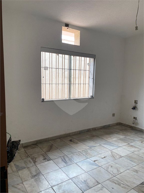 Casa térrea com 280m2, 3 dorms. - Saúde