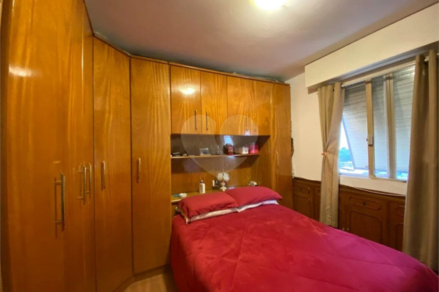Apartamento de 03 Dormitórios com uma Vaga.