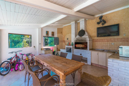 Casa à venda com 4 suítes no condomínio Vale da Santa Fé, Vinhedo - SP