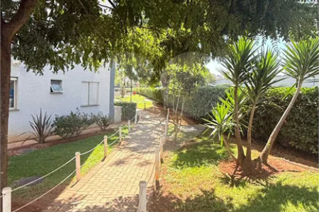 Apartamento com 48m², 2 dormitórios, 1 vaga de garagem, à venda em Itaquera.