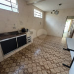 Casa térrea à venda com amplo quintal e grande potencial na Vila Nery