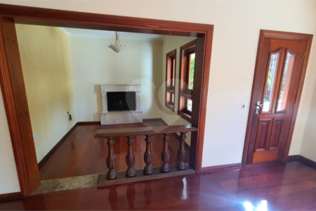 Casa à venda com 4 quartos, sendo 3 suítes, em Interlagos, São Paulo, SP