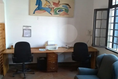 Imóvel Comercial com 6 Quartos e 2 banheiros à Venda, 445 m²