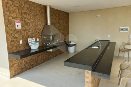Apartamento no condomínio Monte Berlim