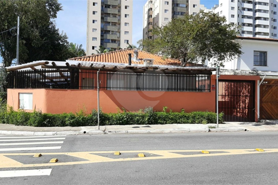EXCELENTE CASA COMERCIAL EM ESQUINA, OPORTUNA E MAIS QUE ESPECIAL. Venha Conferir.