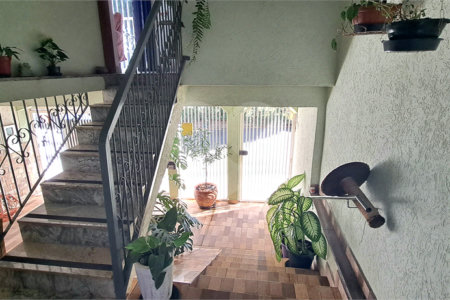 Casa no Jardim Medeiros ampla com 3 dormitórios bem distribuída