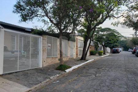 CASA COM 250m² 5 QUARTOS SENDO 3 SUITES COM 3 VAGAS