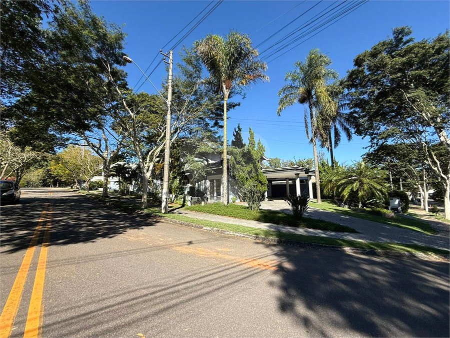 Casa alto padrão condomínio fechado em Atibaia com 4 suítes e ampla área de lazer, espaço gourmet, piscina, 6 vagas garagem