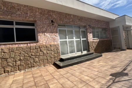 Casa Térrea com 3 dormitórios no Centro de Atibaia