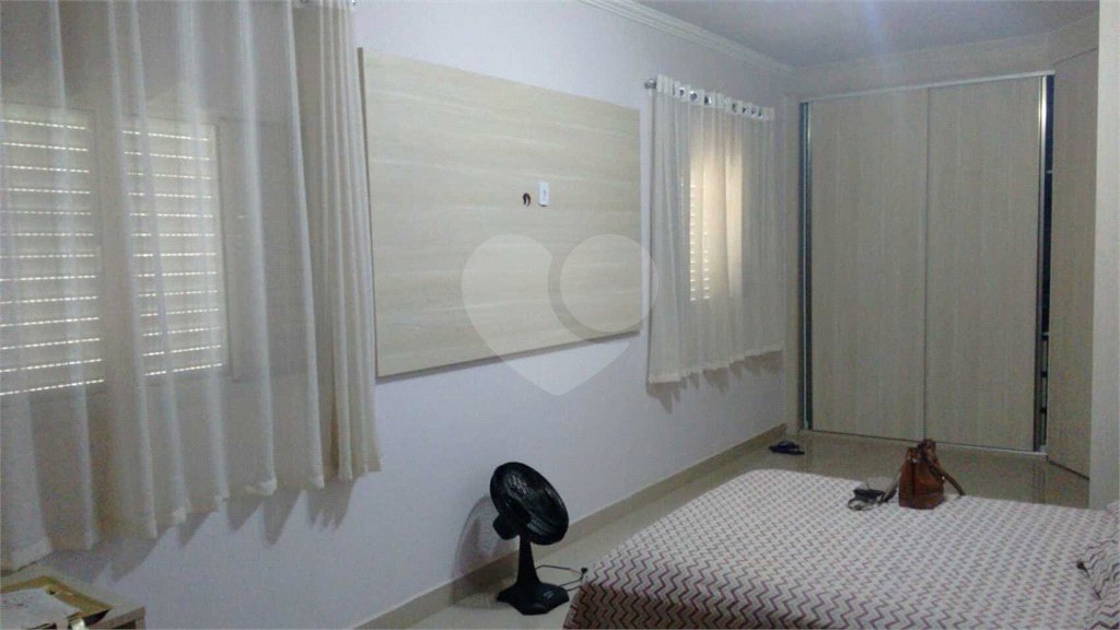 CASA A VENDA NO BAIRRO VISTA VERDE COM 3 DORMITORIOS, 3 SUITES, 3 VAGAS, METRAGEM 316M², SJC