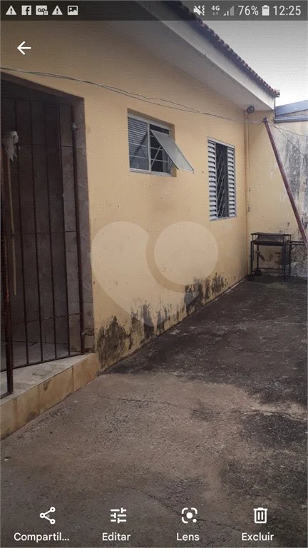 Casa térrea com amplo terreno
