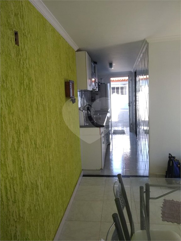 Casa Térrea com 3 dormitórios.