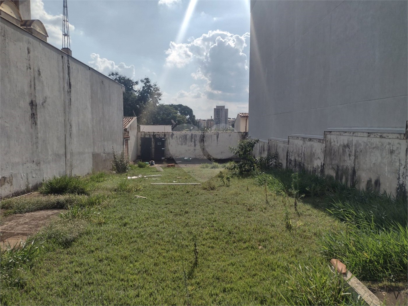 Terreno á venda no Jardim Paraíso