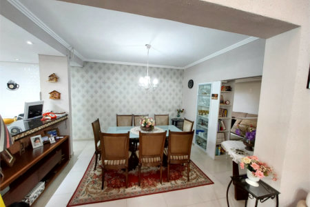 Casa residencial com ponto comercial a venda no Centro