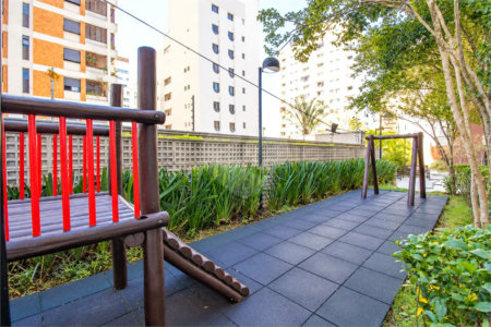 Apartamento de 127 m² em andar alto, com vista livre, 3 suítes planejadas, sacada gourmet envidraçada, 2 vagas e lazer completo, próximo ao Shopping Golden Square e à Avenida Kennedy.