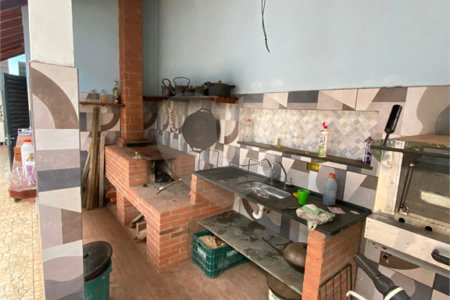 Casa Térrea com 2 dormitórios, sendo 1 suíte.