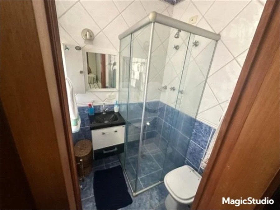 Casa com 400m², 4 dormitórios, sendo 3 suítes, 5 vagas de garagem, à venda na Vila Prudente.