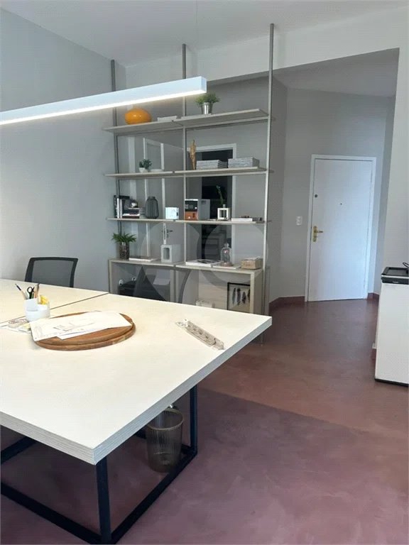Sala comercial para venda ou locação na Avenida Paulista. 68m2