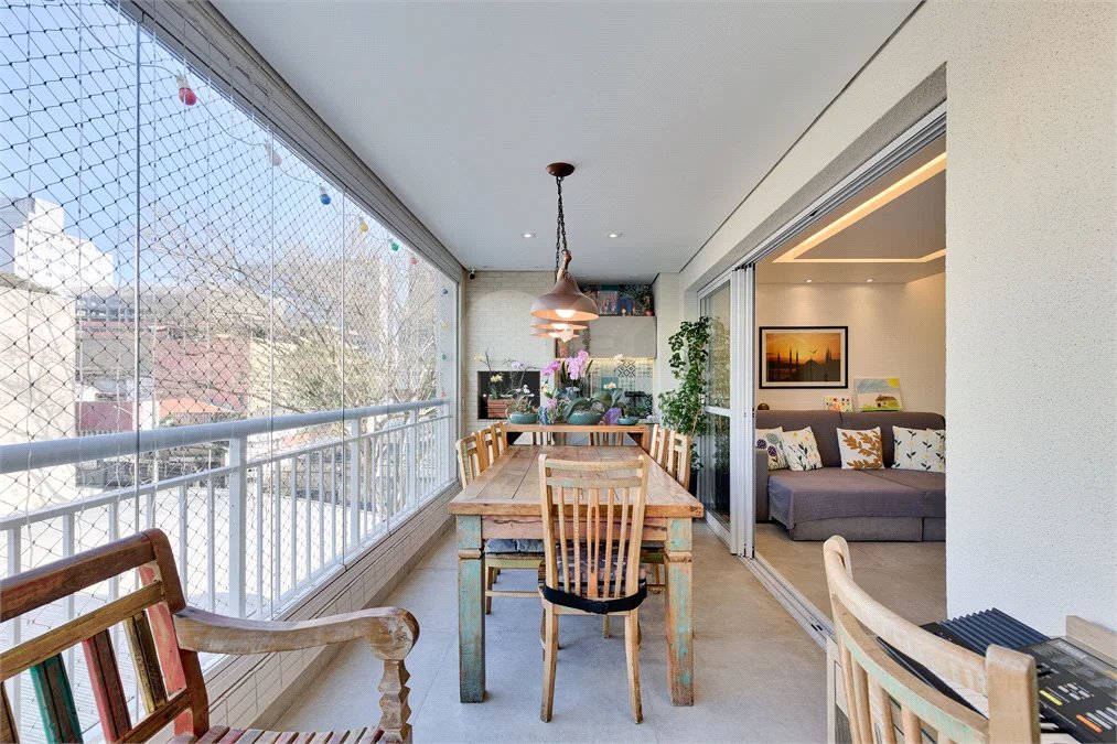 Apartamento à venda com 3 quartos, sendo 1 suíte, em Alto da Boa Vista, São Paulo, SP