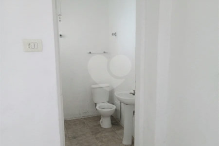 Casa de 1 dormitório com quintal e jardim na Vila Ipojuca!