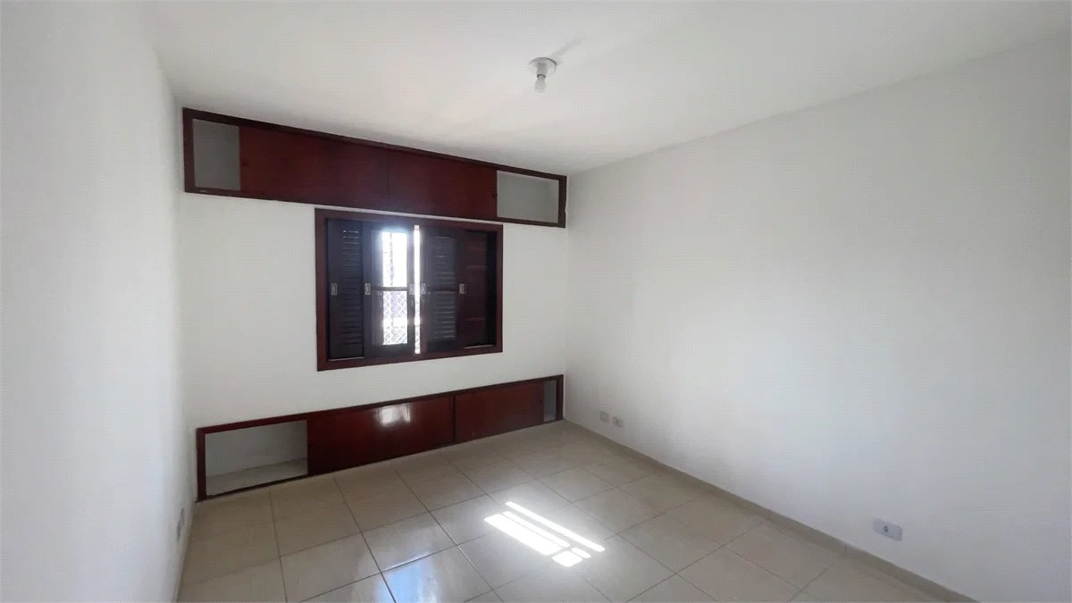 Sobrado à venda com 4 quartos, sendo 1 suíte, em Jardim Ester Yolanda, São Paulo, SP