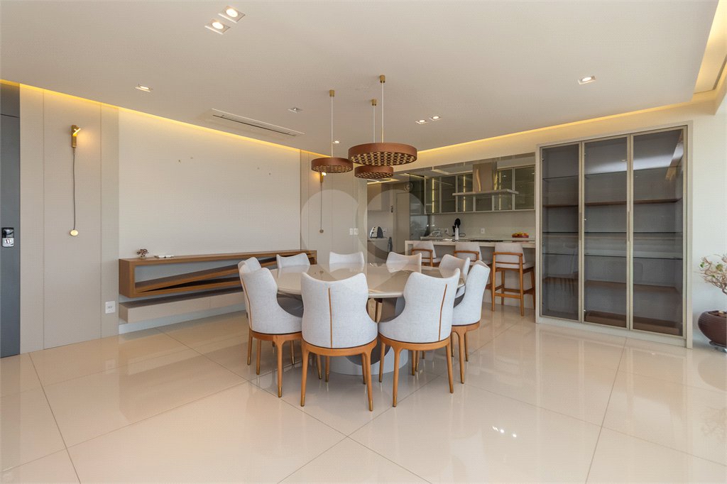 Apartamento - Vila Mariana - Alto Padrão - 3 Suítes - 4 Vagas - Venda / Compra - Próximo ao Metrô